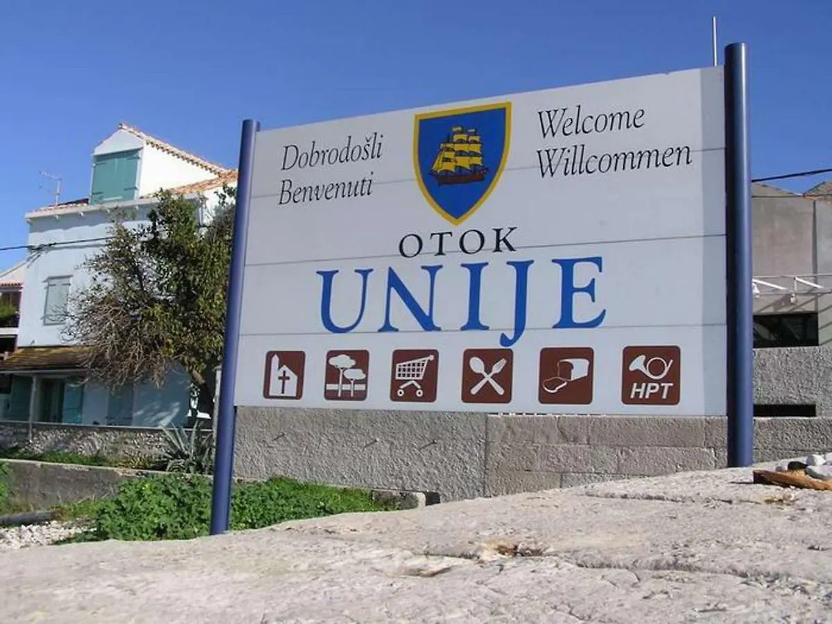 Car Free Island Unije Gasparini Apartments Croatia