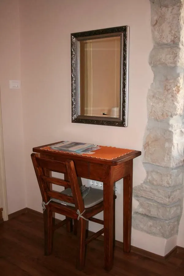 Homestay Car Free Island Unije Gasparini Apartments